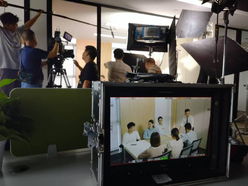 佛山TVC拍摄公司：科技产品视觉化大师，诠释未来感与功能美学